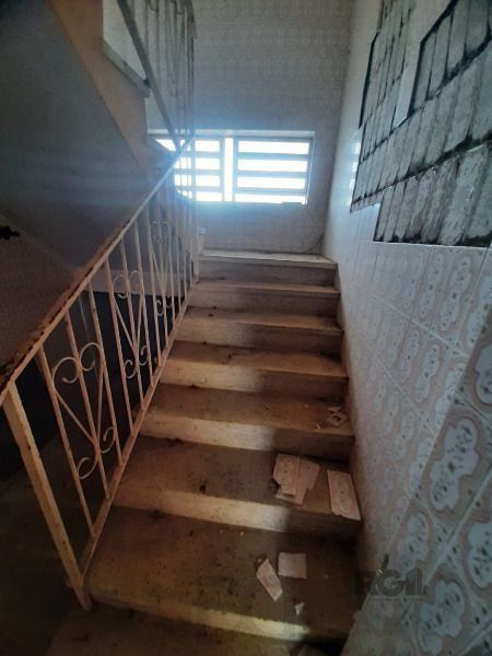 Casa em Porto Alegre, no bairro Cristal, com 4 dormitório(s), e 4 banheiros, à venda. — foto 14
