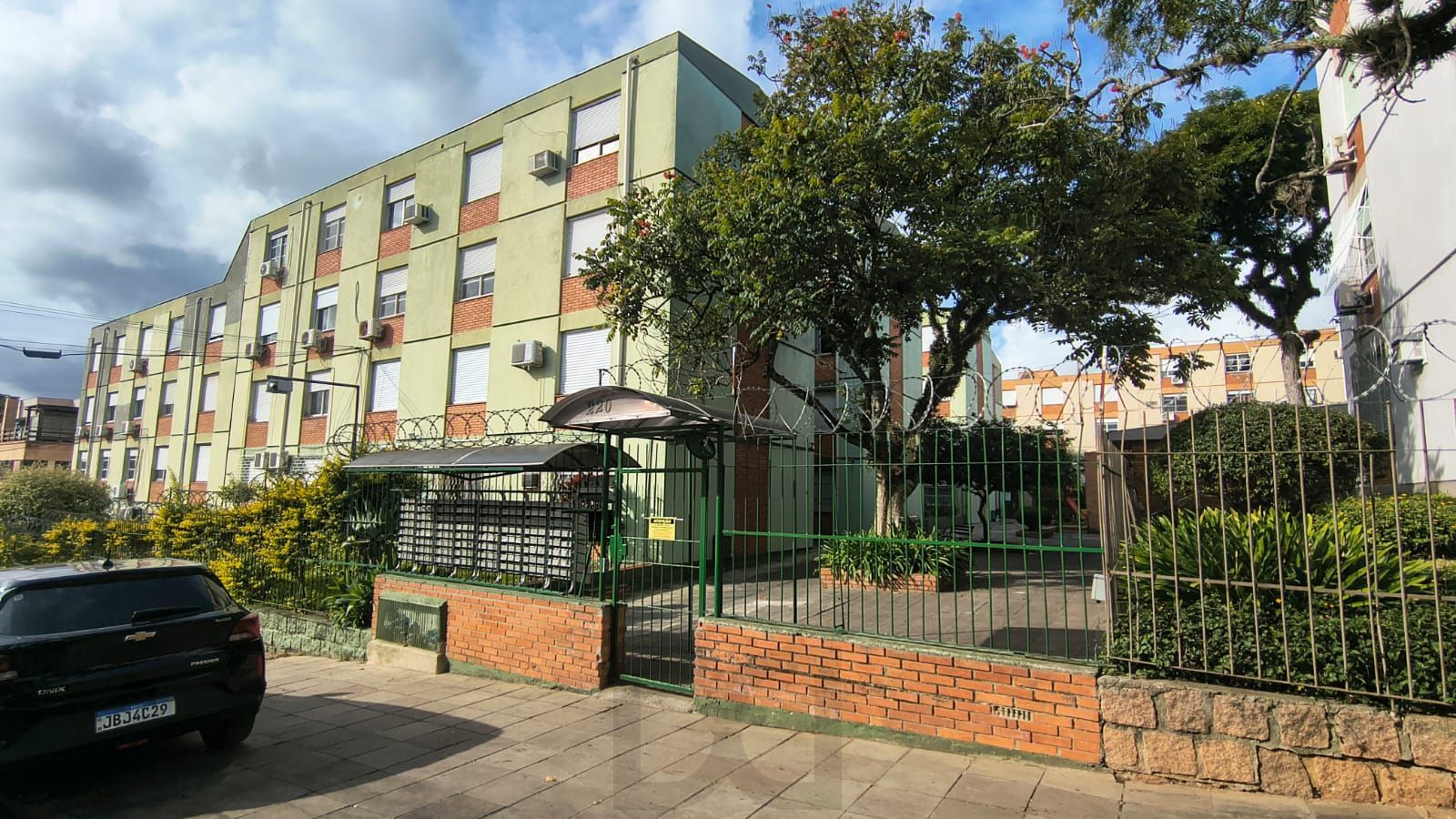 Apartamento térreo de 2 dormitórios no Bairro Cristal — foto 1
