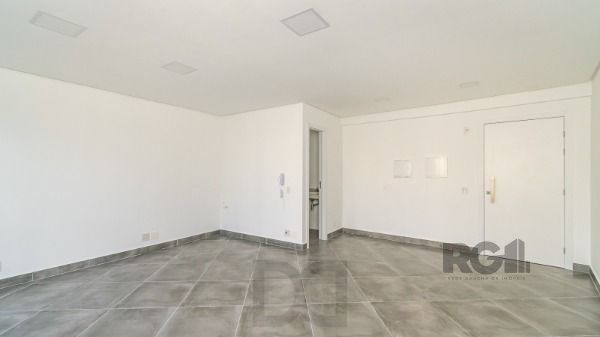 Conjunto/Sala em Porto Alegre, no bairro Tristeza, e 0 banheiros, à venda. — foto 25