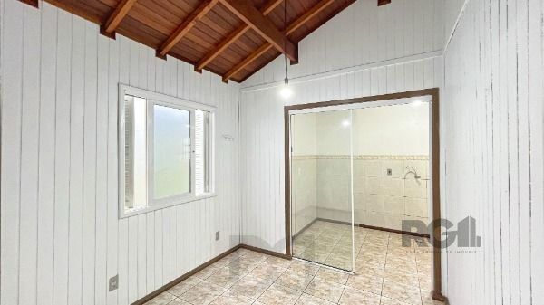 Casa em Porto Alegre, no bairro Guarujá, com 2 dormitório(s), e 2 banheiros, à venda. — foto 12