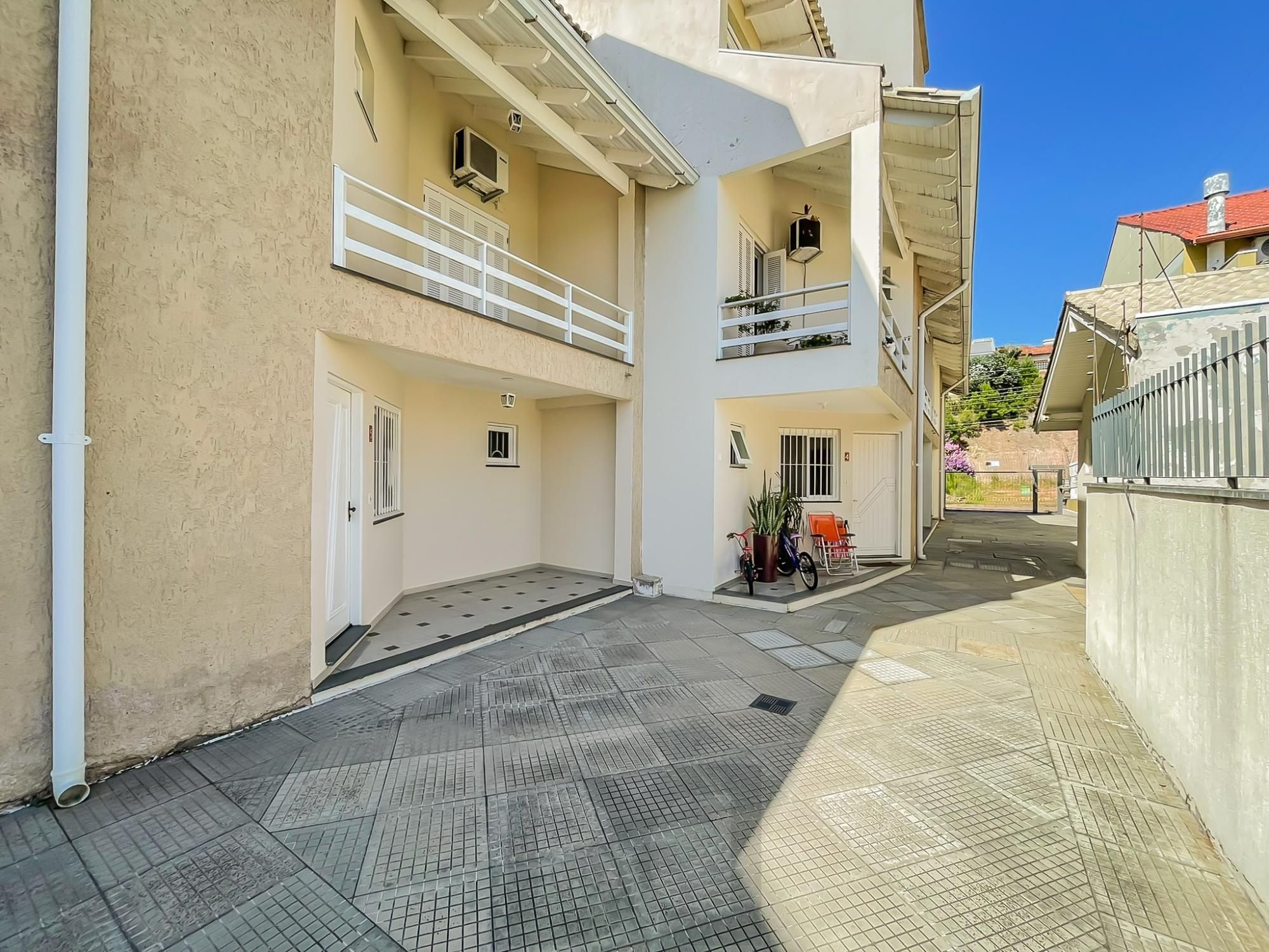 Excelente sobrado 03 dormitórios em Condominio fechado com vaga dupla - Altos de Santa Rita — foto 3