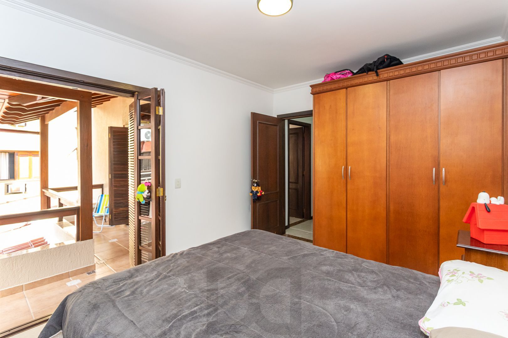 Casa de 272m², 4 dormitórios, 2 suítes e 4 vagas de garagem, no bairro Ipanema, próxima à orla do Guaíba. — foto 43