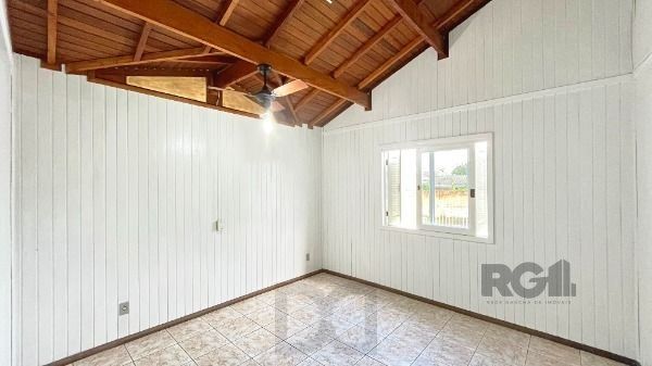 Casa em Porto Alegre, no bairro Guarujá, com 2 dormitório(s), e 2 banheiros, à venda. — foto 5