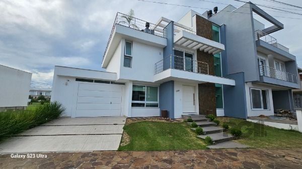 Casa em Porto Alegre, no bairro Hípica, com 3 dormitório(s), e 3 banheiros, à venda. — foto 3