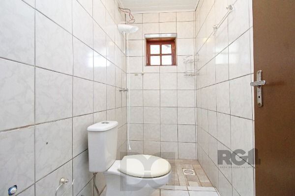 Casa em Porto Alegre, no bairro Guarujá, com 2 dormitório(s), e 2 banheiros, à venda. — foto 35