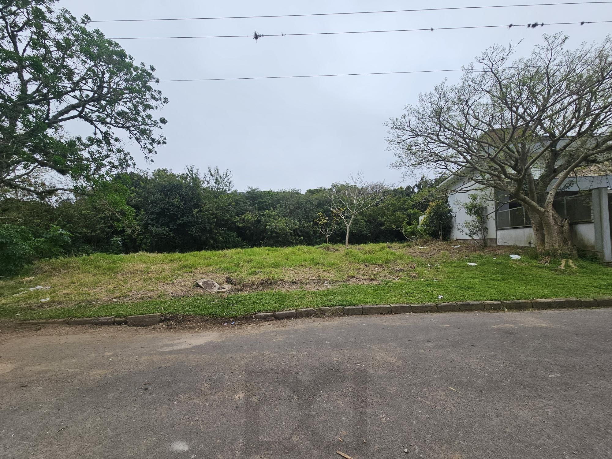 Terreno plano com 446m² a venda no Bairro Ipanema loteamento com excelente padrão construtivo, longe de alagamentos ! — foto 2