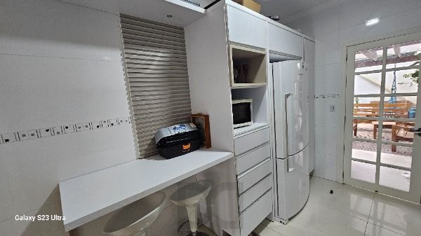 Casa em Porto Alegre, no bairro Hípica, com 3 dormitório(s), e 3 banheiros, à venda. — foto 8