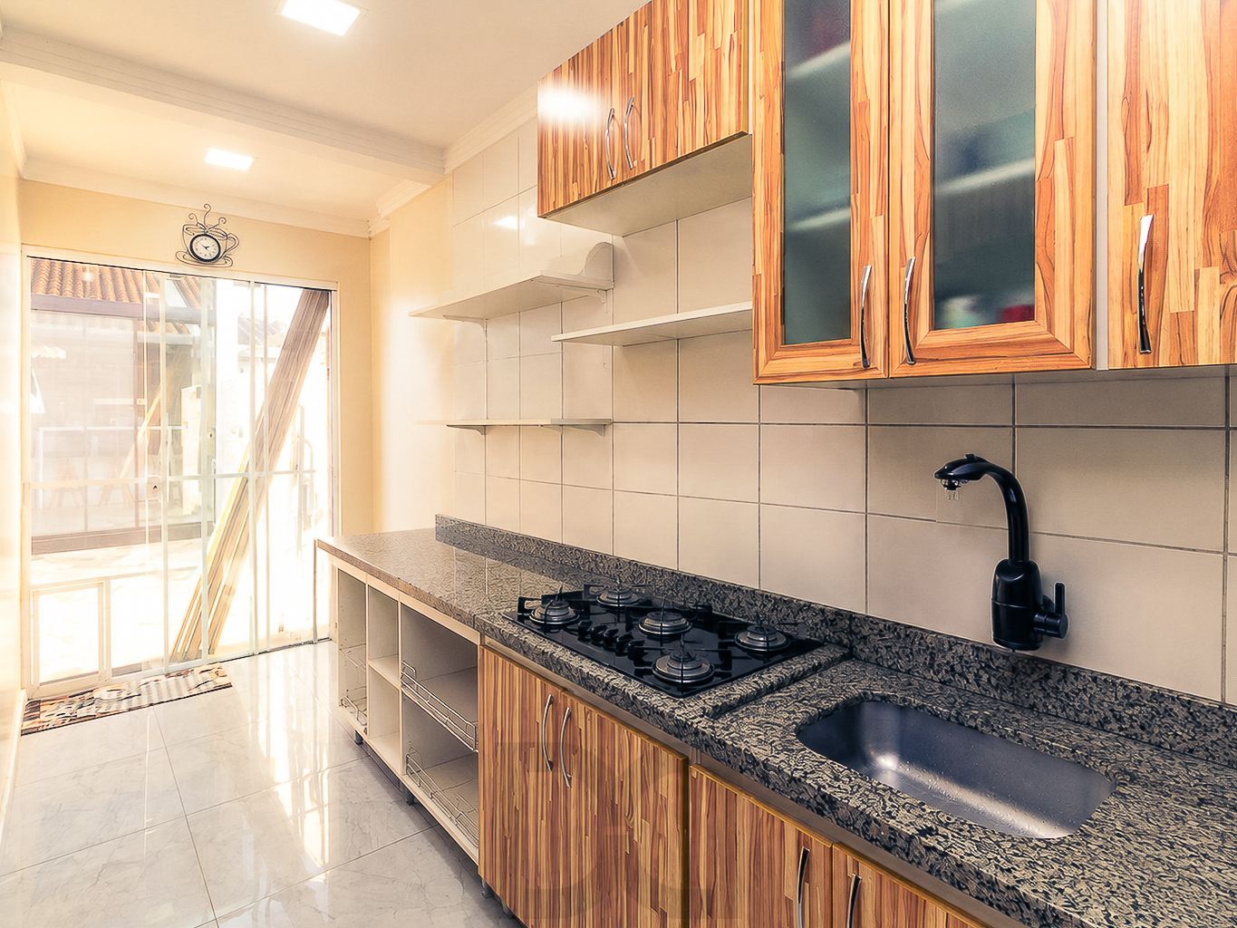 Hípica- Casa 2 dormitórios, mezanino, área gourmet- Venda!! — foto 12