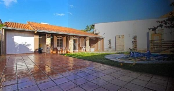 Casa para Venda - 374m², 4 dormitórios, sendo 1 suites, 3 vagas - Guarujá — foto 1