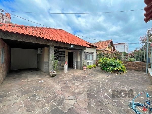 Casa em Porto Alegre, no bairro Guarujá, com 5 dormitório(s), e 5 banheiros, à venda. — foto 36