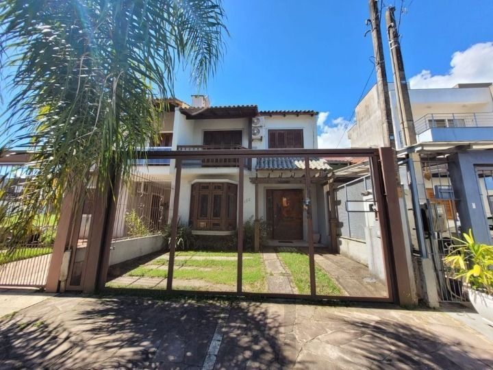 Casa Mobiliada com 3 Dormitórios à Venda — foto 1