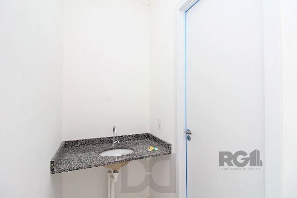 Casa em Porto Alegre, no bairro Vila Nova, com 2 dormitório(s), e 2 banheiros, à venda. — foto 19