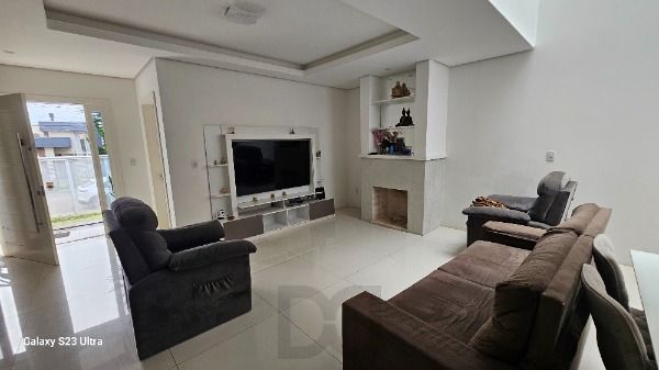 Casa em Porto Alegre, no bairro Hípica, com 3 dormitório(s), e 3 banheiros, à venda. — foto 5