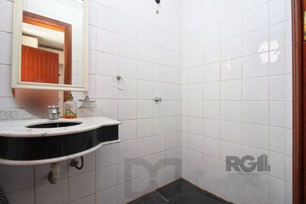 Casa em Porto Alegre, no bairro Ipanema, com 3 dormitório(s), e 3 banheiros, à venda. — foto 22