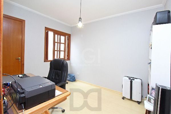 Casa em Porto Alegre, no bairro Hípica, com 3 dormitório(s), e 3 banheiros, à venda. — foto 36