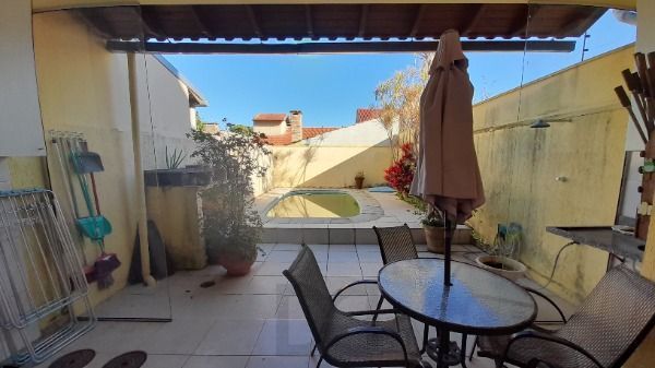 Casa em Porto Alegre, no bairro Espírito Santo, com 3 dormitório(s), e 3 banheiros, à venda. — foto 8