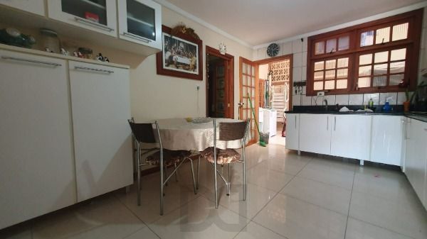 Casa em Porto Alegre, no bairro Espírito Santo, com 4 dormitório(s), e 4 banheiros, à venda. — foto 10