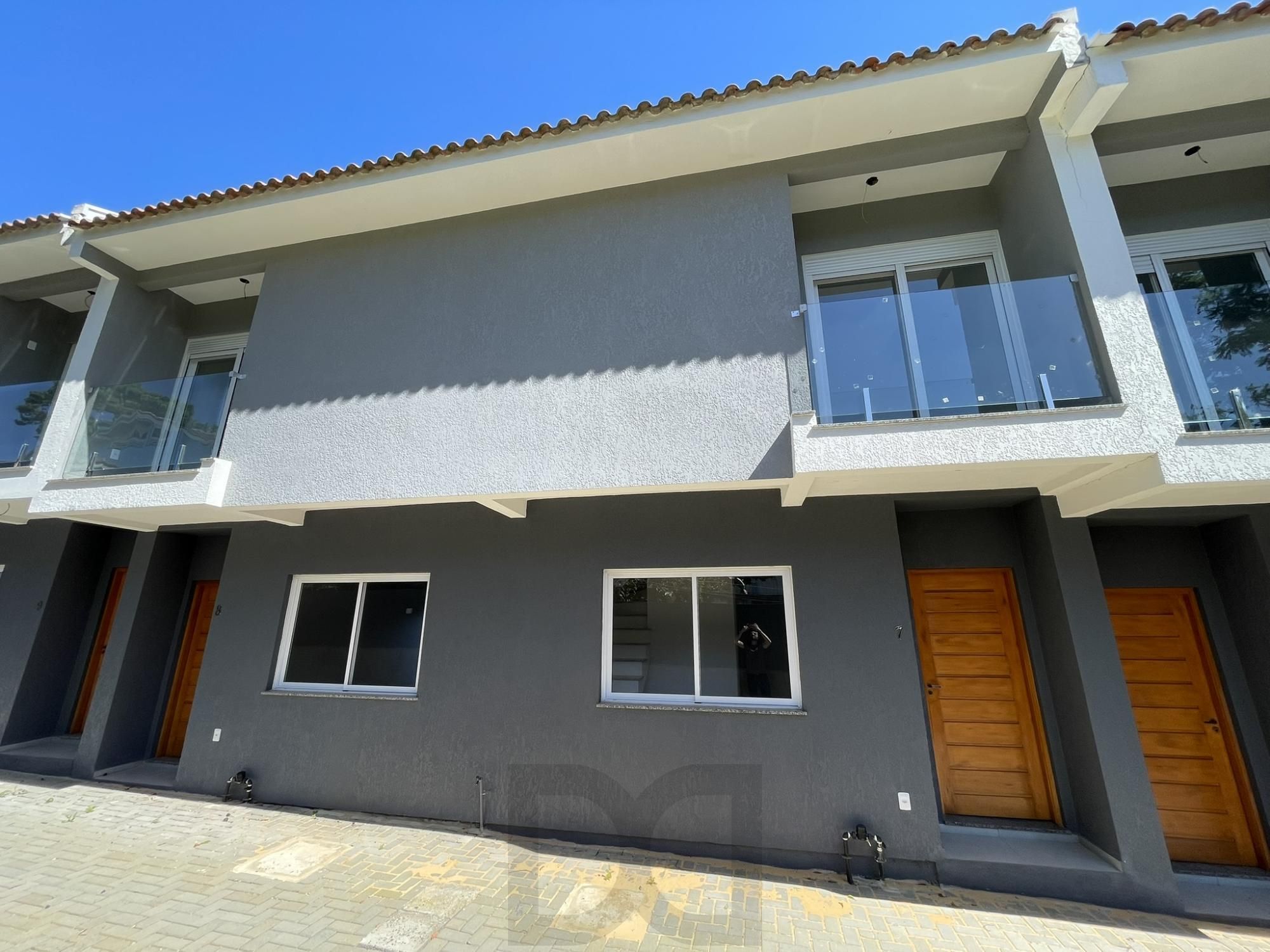 Casa Condominio em Porto Alegre, no bairro Nonoai, com 2 dormitório(s), e 2 banheiros, à venda. — foto 2