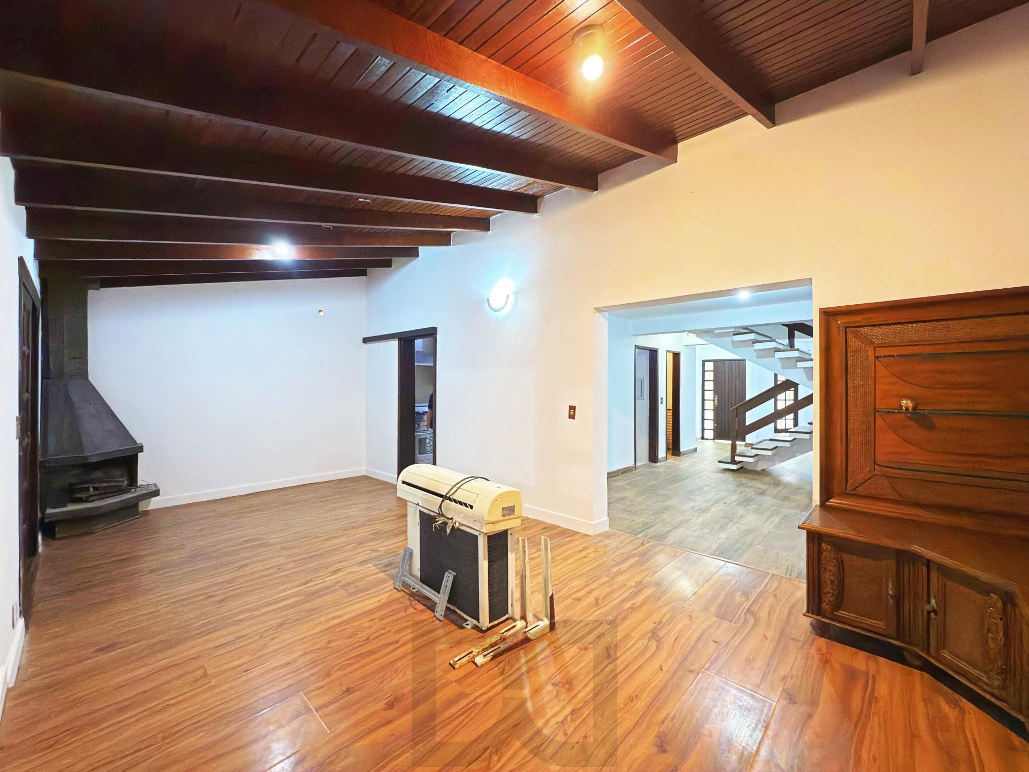 Residência á venda no bairro Guarujá com 3 dormitórios. — foto 18