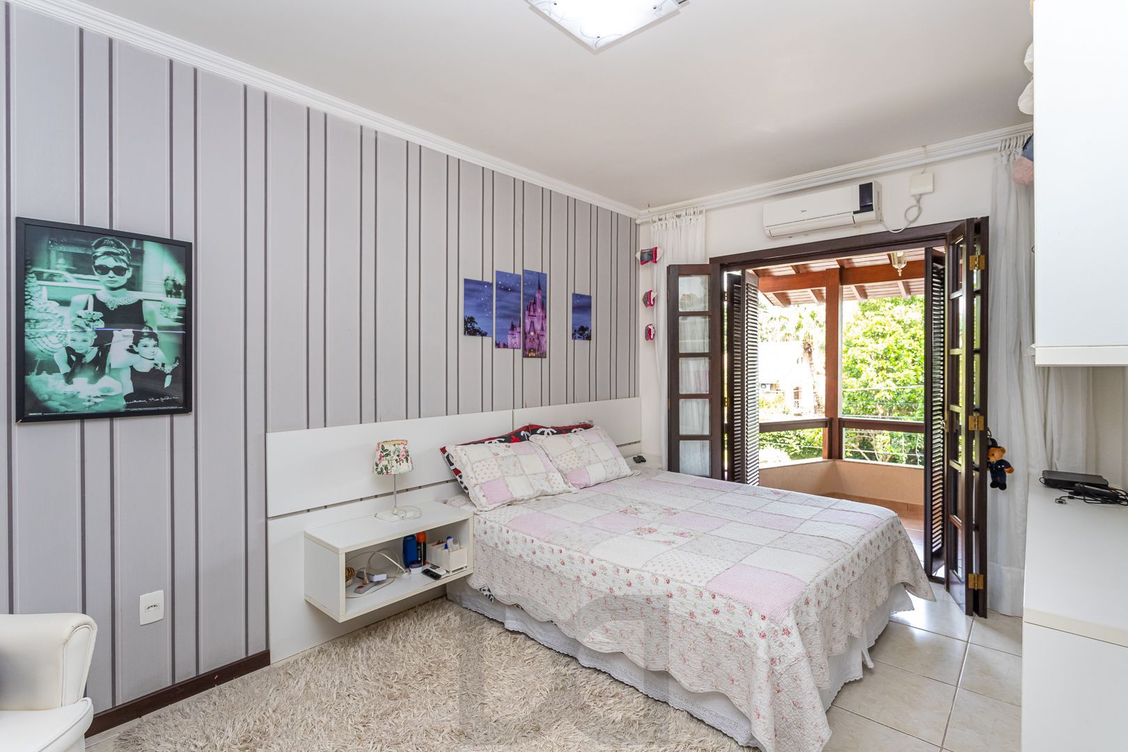 Casa de 272m², 4 dormitórios, 2 suítes e 4 vagas de garagem, no bairro Ipanema, próxima à orla do Guaíba. — foto 34