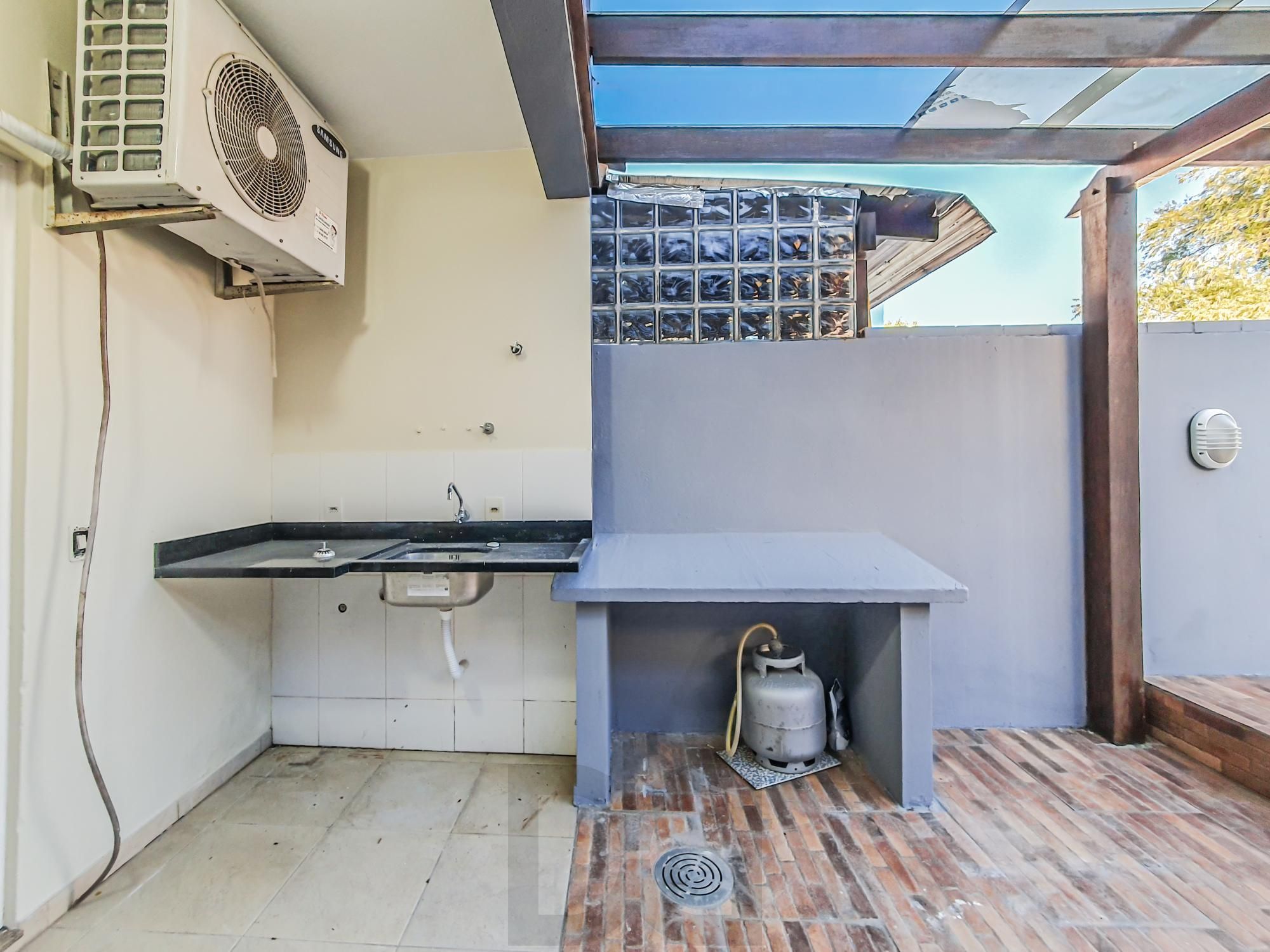 Linda casa com 2 suítes localizada no bairro Hípica, — foto 20