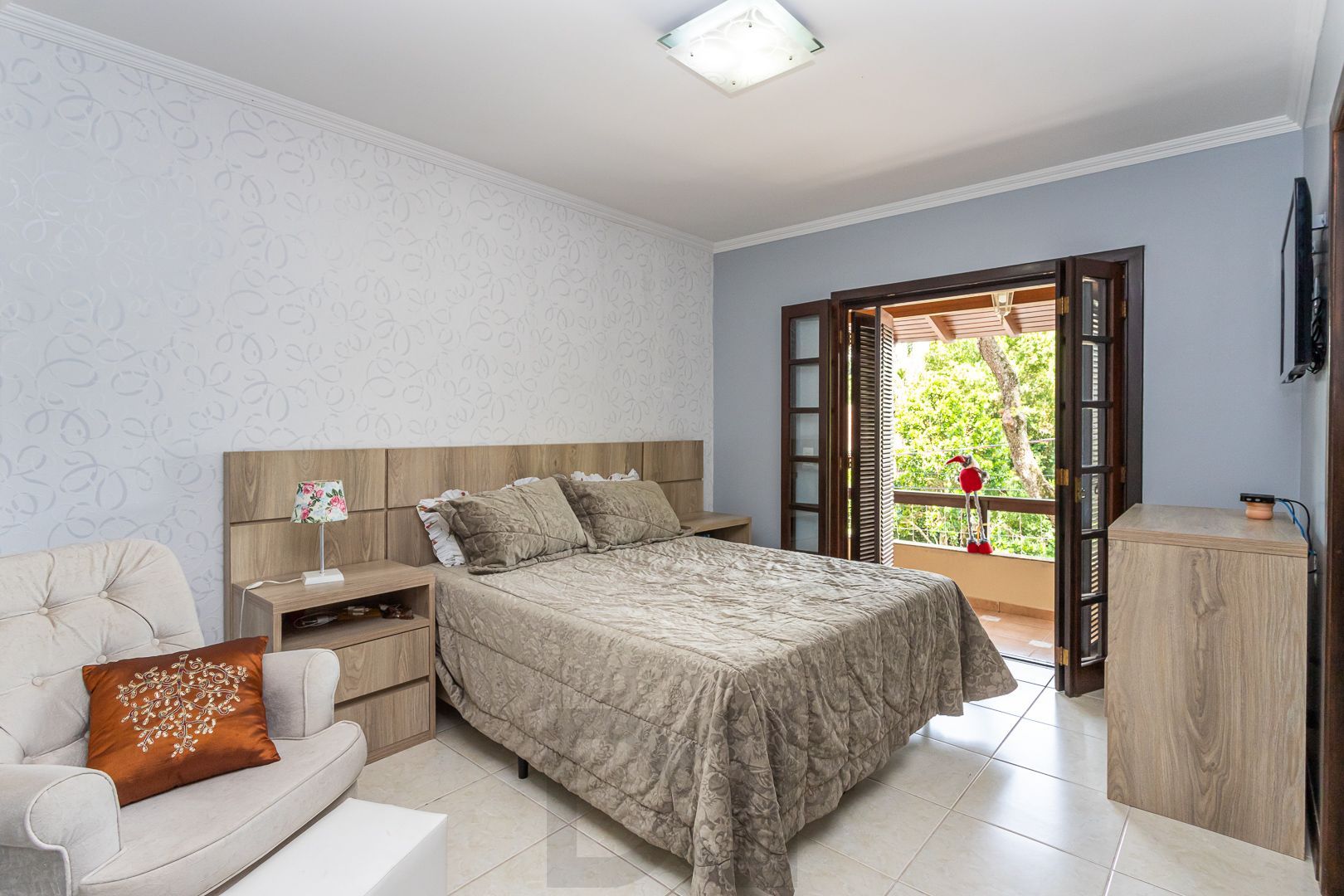 Casa de 272m², 4 dormitórios, 2 suítes e 4 vagas de garagem, no bairro Ipanema, próxima à orla do Guaíba. — foto 21