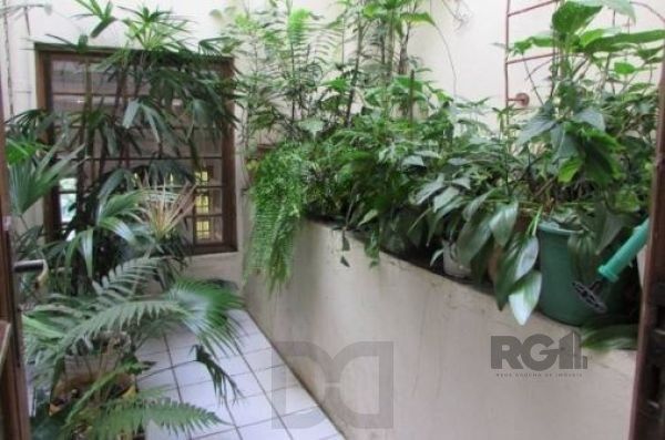 Casa em Porto Alegre, no bairro Nonoai, com 4 dormitório(s), e 4 banheiros, à venda. — foto 12