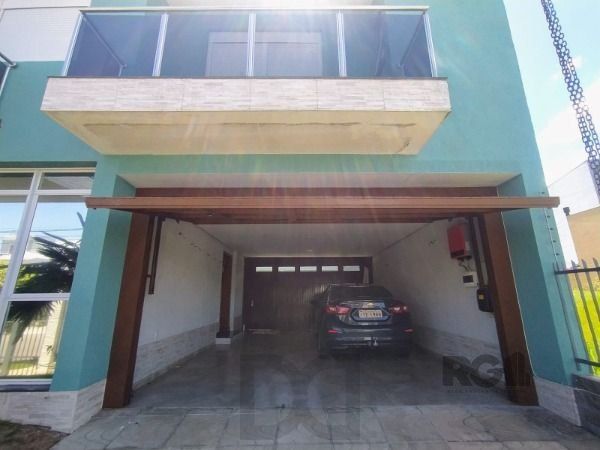 Casa em Porto Alegre, no bairro Hípica, com 3 dormitório(s), e 3 banheiros, à venda. — foto 3