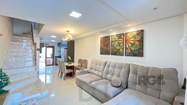 Casa em Porto Alegre, no bairro Guarujá, com 2 dormitório(s), e 2 banheiros, à venda. — foto 3