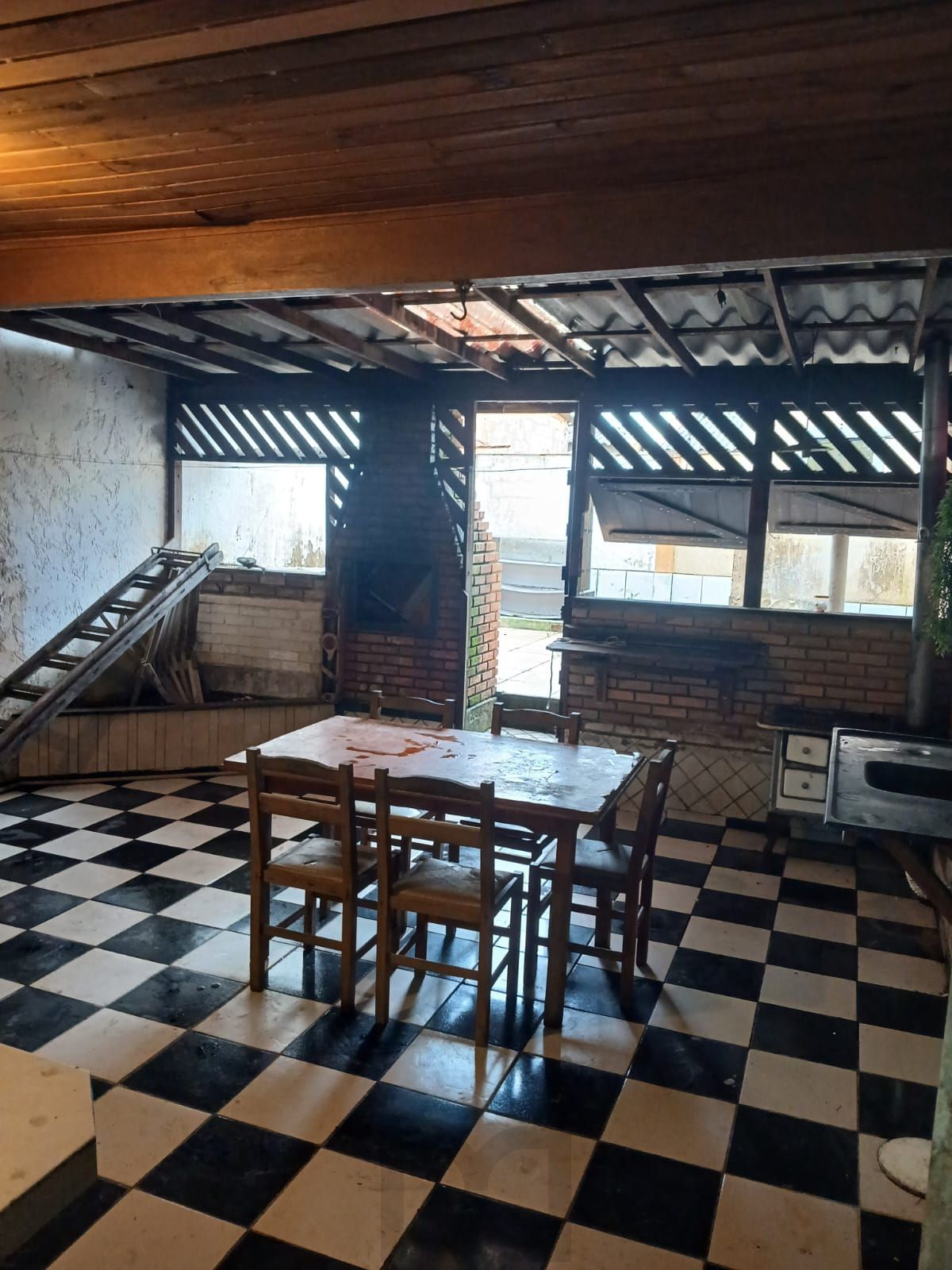 Casa 2 dormitórios no bairro Hípica com pátio — foto 9