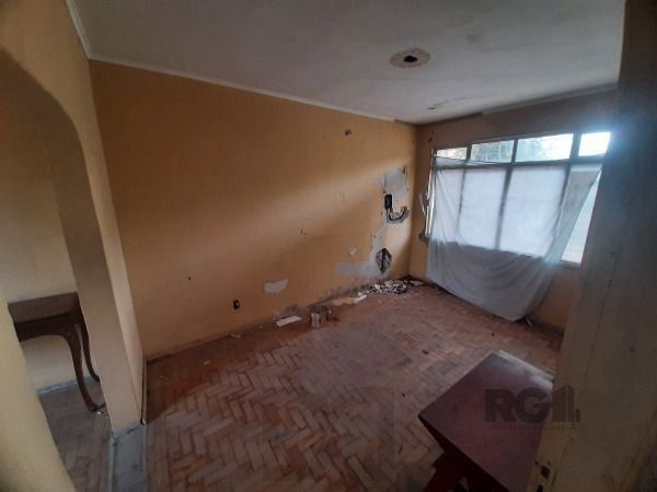 Casa em Porto Alegre, no bairro Cristal, com 4 dormitório(s), e 4 banheiros, à venda. — foto 10