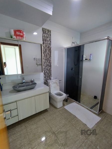 Casa em Porto Alegre, no bairro Hípica, com 3 dormitório(s), e 3 banheiros, à venda. — foto 13