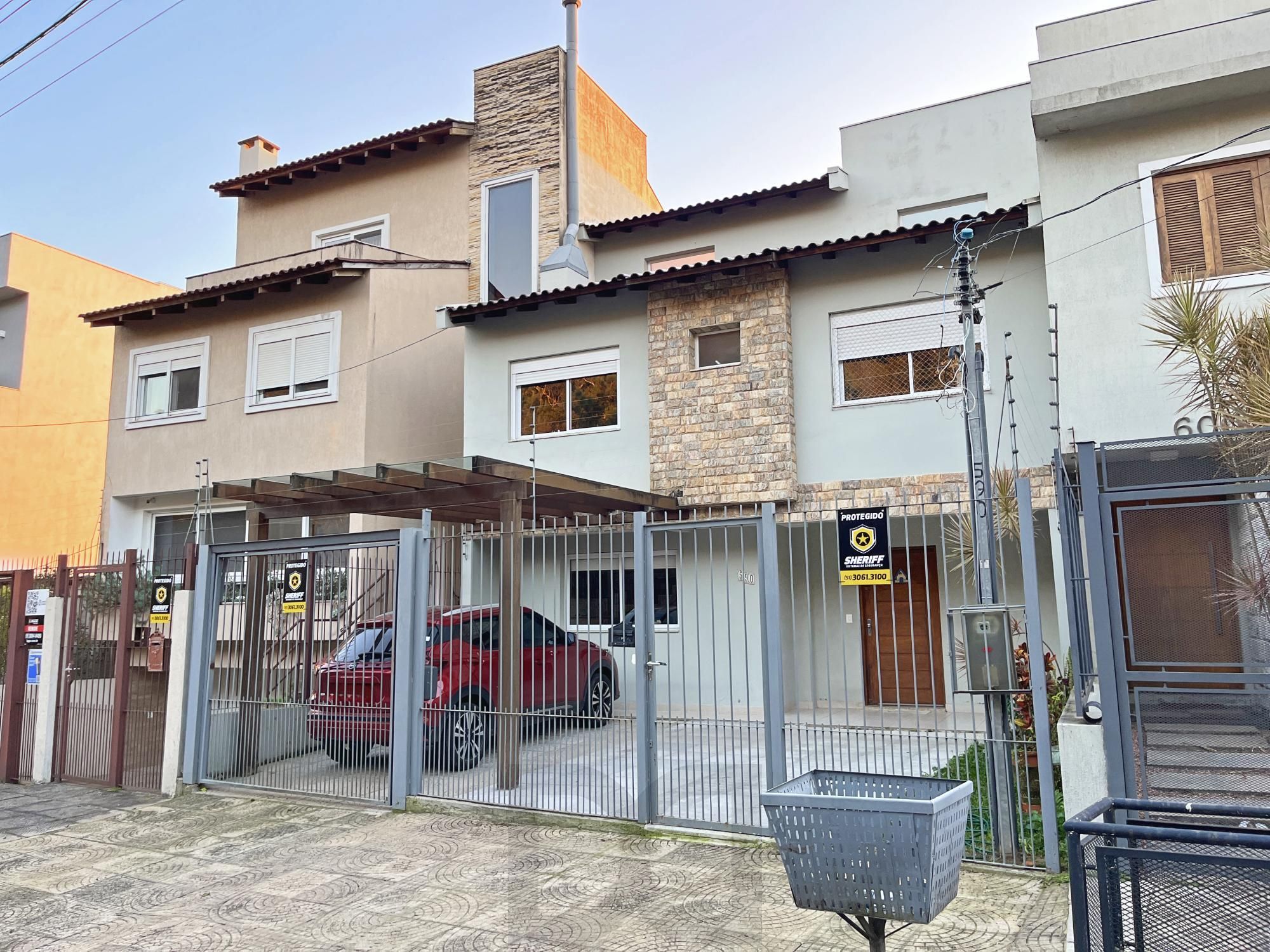 Casa para Venda - 270m², 3 dormitórios, sendo 1 suites, 2 vagas - Guarujá — foto 3