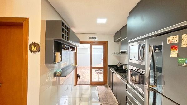 Casa em Porto Alegre, no bairro Guarujá, com 2 dormitório(s), e 2 banheiros, à venda. — foto 9
