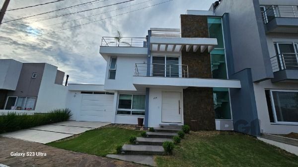 Casa em Porto Alegre, no bairro Hípica, com 3 dormitório(s), e 3 banheiros, à venda. — foto 2