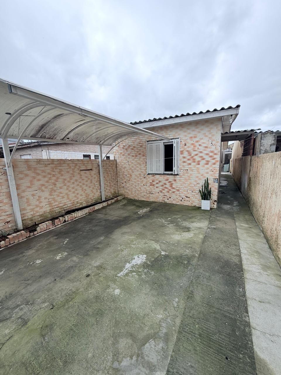 Excelente casa térrea com pátio e salão de festas, em localização privilegiada! — foto 1