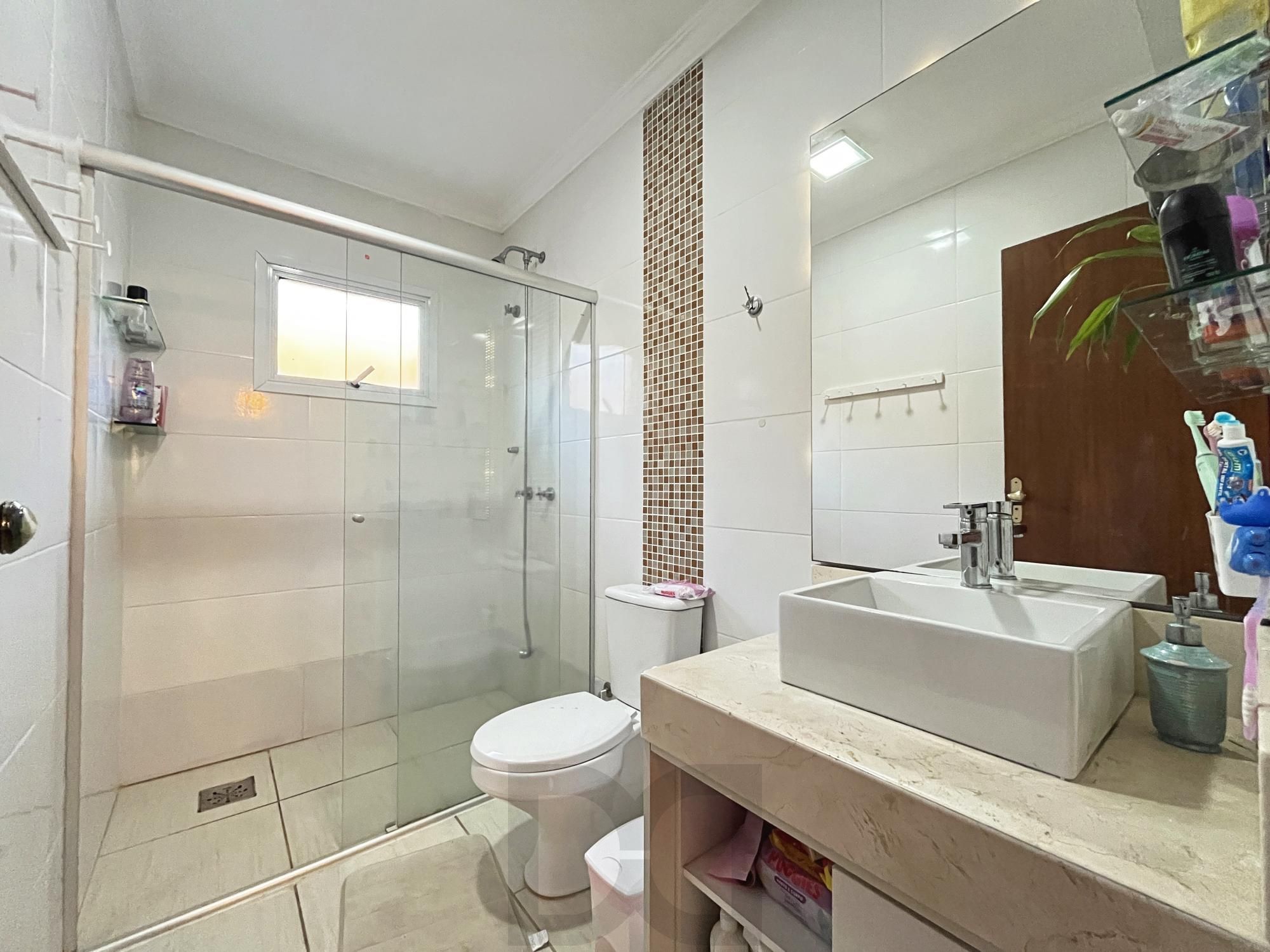 Casa para Venda - 270m², 3 dormitórios, sendo 1 suites, 2 vagas - Guarujá — foto 47