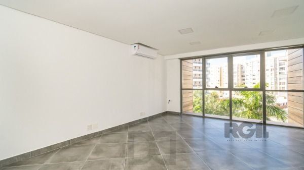 Conjunto/Sala em Porto Alegre, no bairro Tristeza, e 0 banheiros, à venda. — foto 24