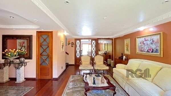 Casa em Porto Alegre, no bairro Ipanema, com 3 dormitório(s), e 3 banheiros, à venda. — foto 4