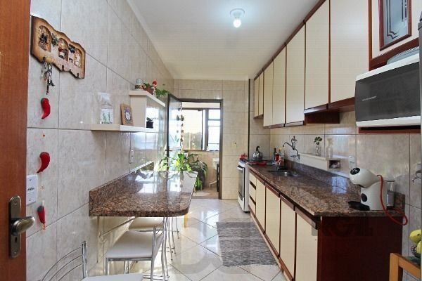 Apartamento em Porto Alegre, no bairro Nonoai, com 3 dormitório(s), com uma suíte e 1 banheiro, à venda. — foto 16
