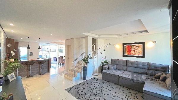 Casa em Porto Alegre, no bairro Hípica, com 3 dormitório(s), e 3 banheiros, à venda. — foto 4