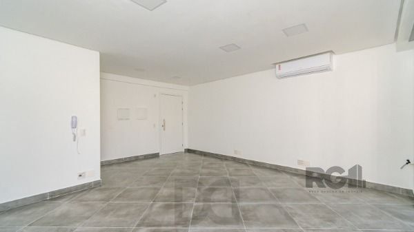 Conjunto/Sala em Porto Alegre, no bairro Tristeza, e 0 banheiros, à venda. — foto 13