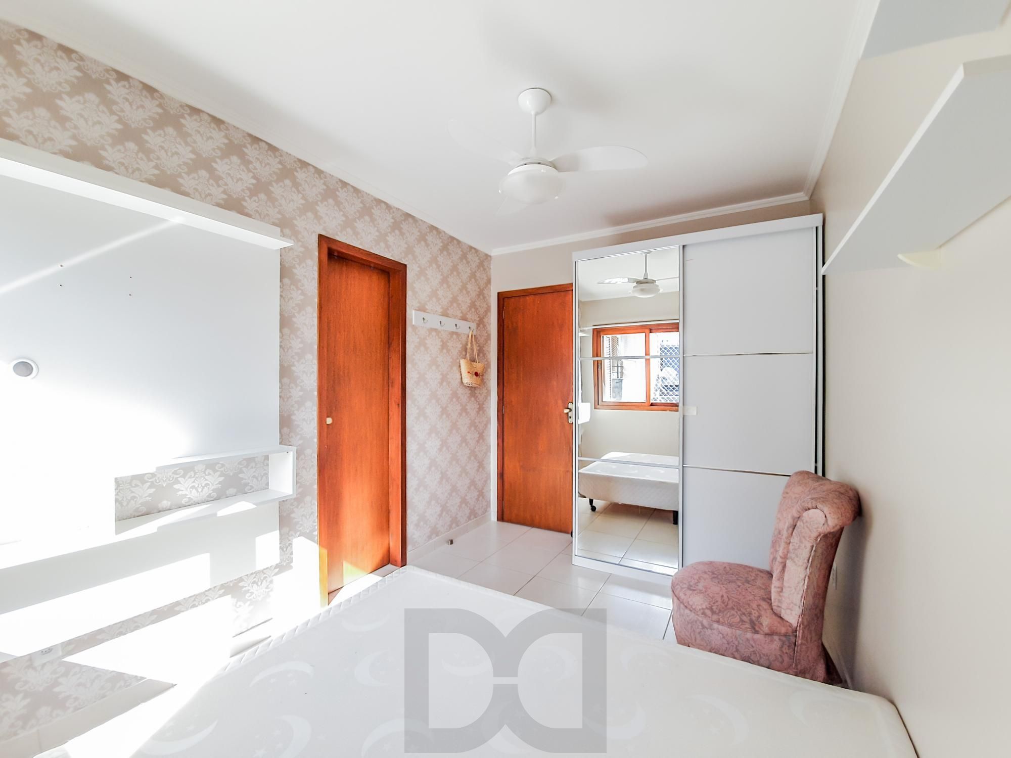 Otimo sobrado com 3 dormitórios sendo 2 suites no bairro Guaruja — foto 28