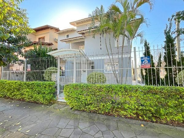 Casa em Porto Alegre, no bairro Espírito Santo, com 3 dormitório(s), e 3 banheiros, à venda. — foto 2