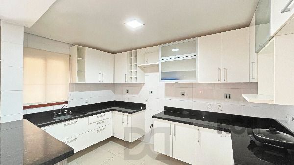 Casa em Porto Alegre, no bairro Hípica, com 3 dormitório(s), e 3 banheiros, à venda. — foto 16