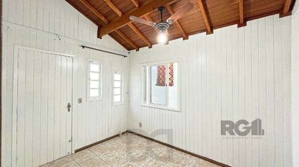 Casa em Porto Alegre, no bairro Guarujá, com 2 dormitório(s), e 2 banheiros, à venda. — foto 6