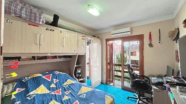 Casa em Porto Alegre, no bairro Hípica, com 3 dormitório(s), e 3 banheiros, à venda. — foto 35
