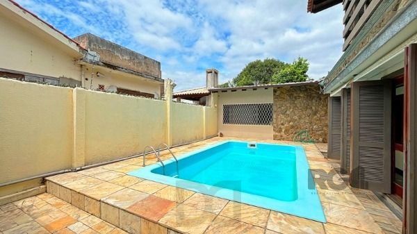 Casa em Porto Alegre, no bairro Guarujá, com 5 dormitório(s), e 5 banheiros, à venda. — foto 30