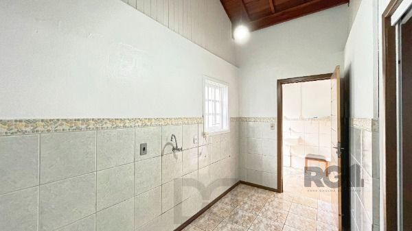 Casa em Porto Alegre, no bairro Guarujá, com 2 dormitório(s), e 2 banheiros, à venda. — foto 17