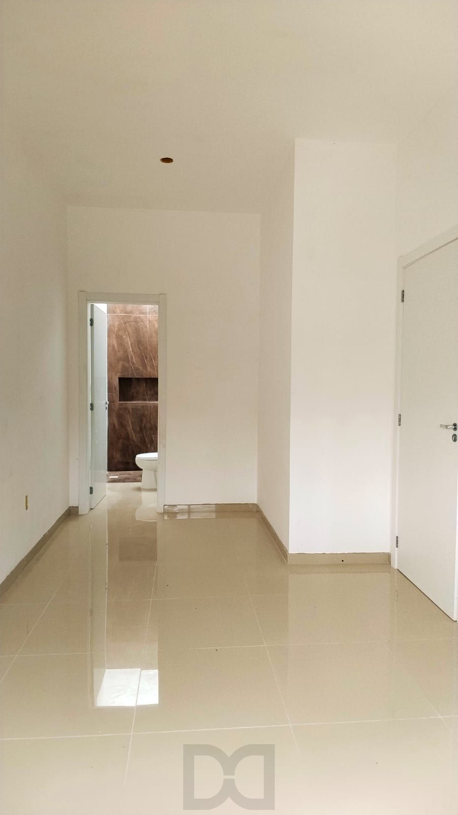 Excelente casa nova, térrea, 2 dormitórios com suíte e pátio — foto 8